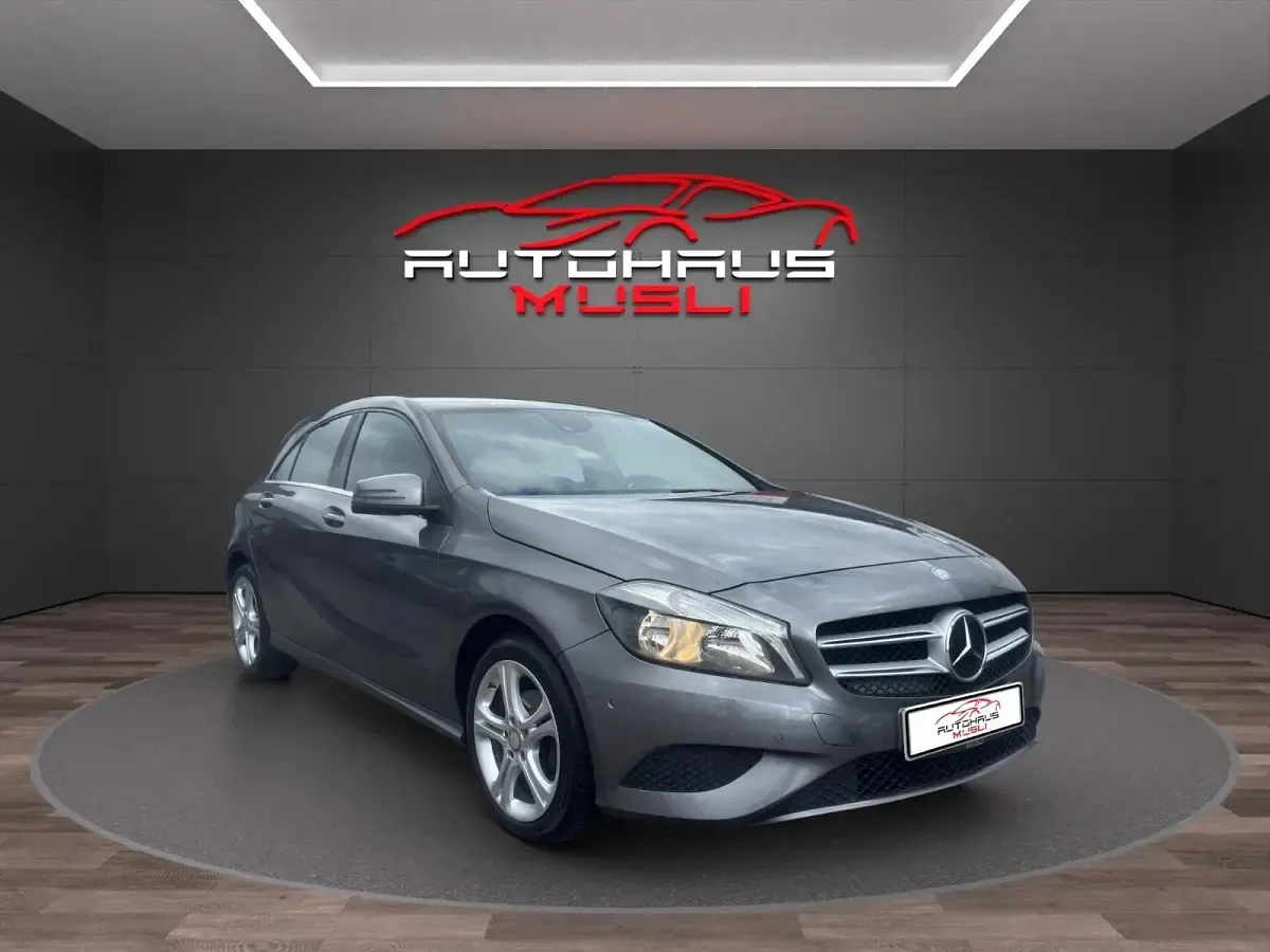 Gebraucht Mercedes A180 109 PS (80 kW) 2014 Grau Limousine