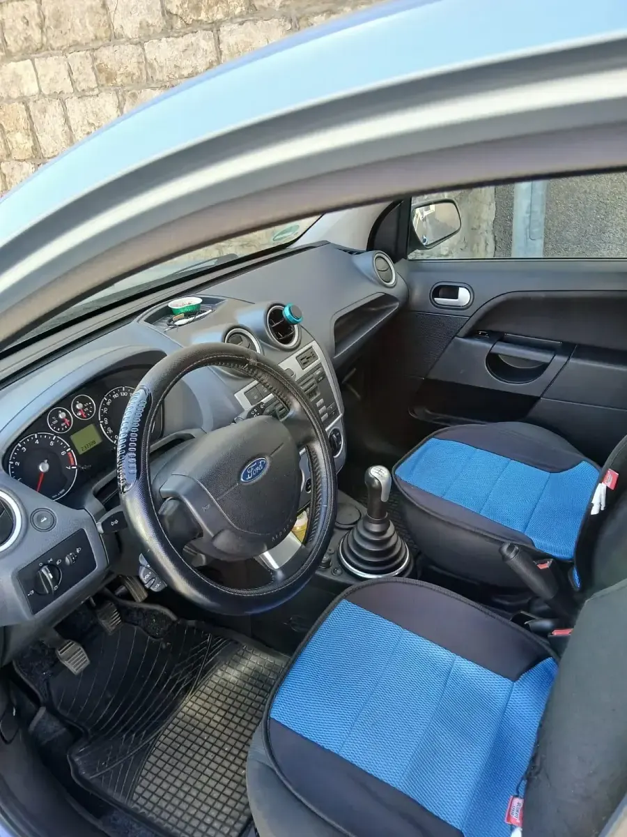 Gebraucht Ford Fiesta 80 PS (58 kW) 2007 Blau Kleinwagen