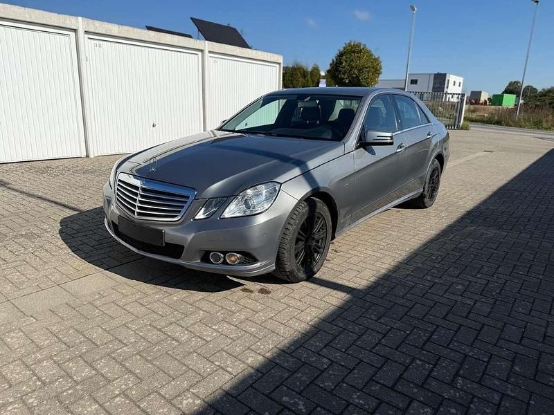 Palladiumsilber metalliclack Gebraucht 2010 Mercedes E300 Limousine | 8.999 € (Guter Preis) - Bild 1/4