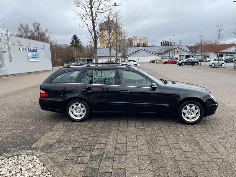 Second-hand Mercedes E200 163 CP (119 kW) 2003 Negru Break