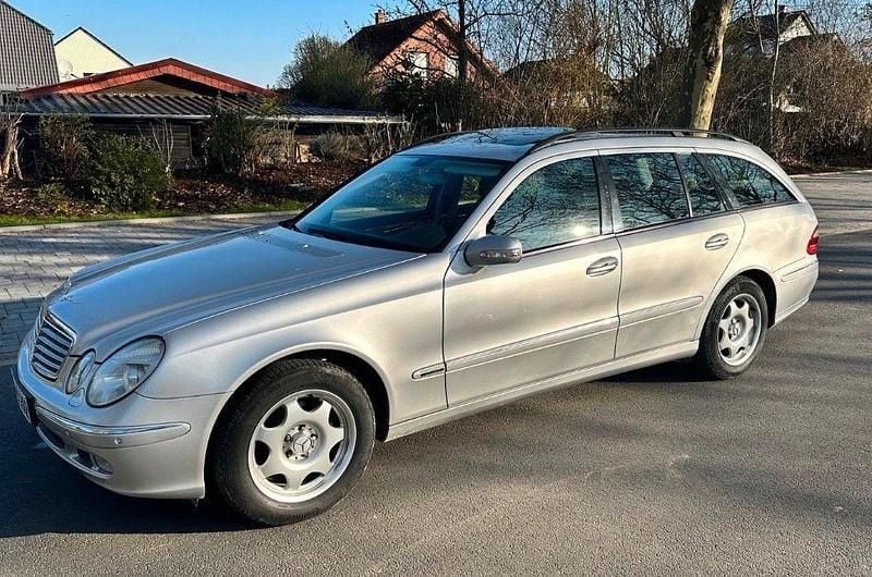 Gebraucht Mercedes E240 Elegance 177 PS (130 kW) 2005 Schwarz Limousine
