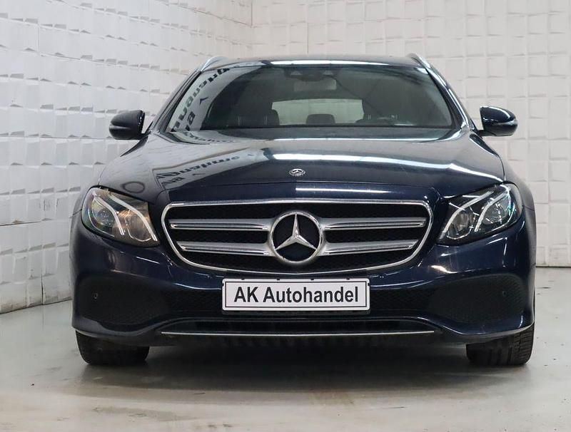Gebraucht Mercedes E350 258 PS (189 kW) 2017 Blau Kombi