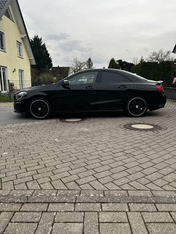 Gebraucht Mercedes CLA180 AMG line 122 PS (89 kW) 2015 Schwarz Limousine