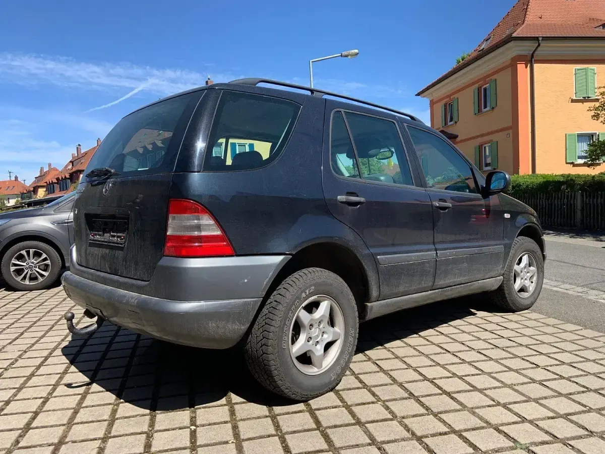 Gebraucht Mercedes ML320 218 PS (160 kW) 1999 Schwarz SUV