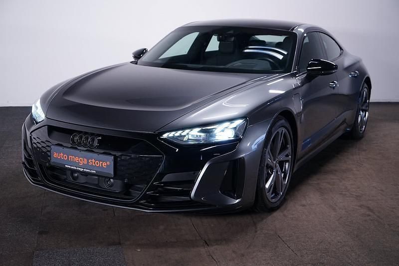 Grau Gebraucht 2021 Audi e-tron GT quattro Ambiente Limousine | 46.446 € (Superpreis) - Bild 1/4
