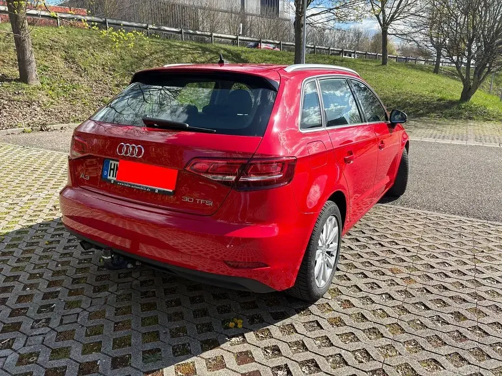 Gebraucht Audi A3 116 PS (85 kW) 2019 Rot Limousine
