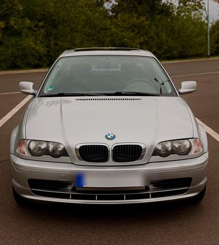 Gebraucht BMW 318 143 PS (105 kW) 2002 Silber Coupé