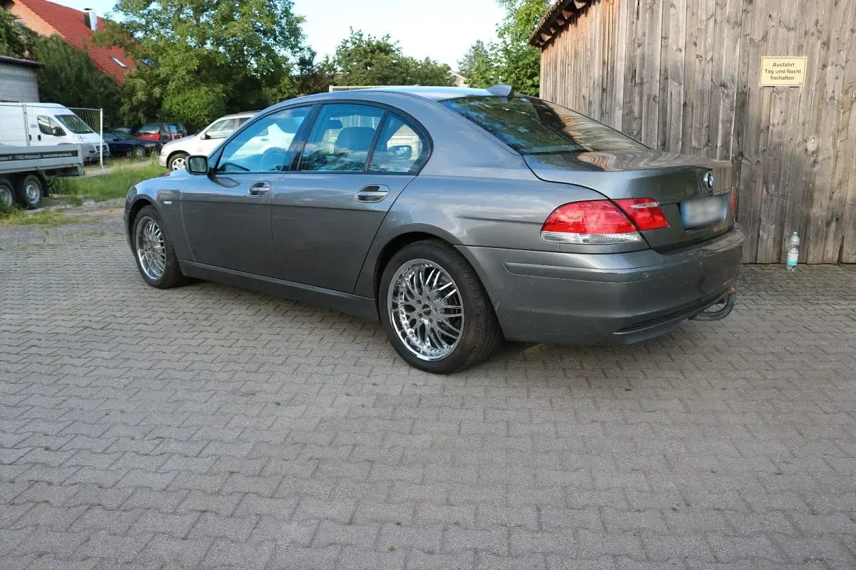 Gebraucht BMW 740 306 PS (225 kW) 2005 Silber Limousine
