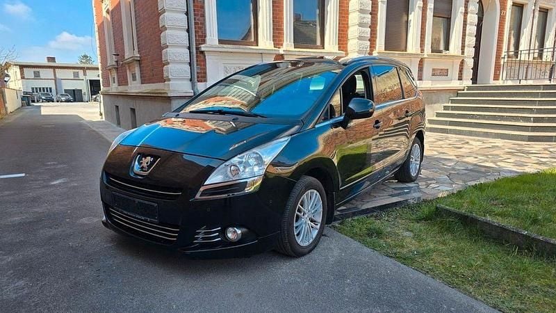 Schwarz Gebraucht 2012 Peugeot 5008 Van / Kleinbus | 6.200 € (Fairer Preis) - Bild 1/4