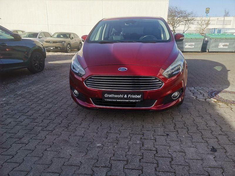 Gebraucht Ford S-MAX Titanium 209 PS (153 kW) 2016 Rot Van / Kleinbus