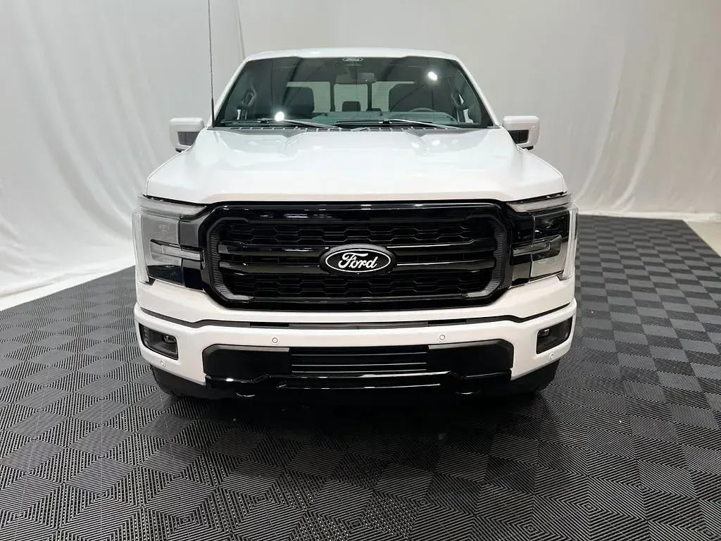 Neu Ford V8 Lariat 405 PS (297 kW) 2026 Weiß SUV
