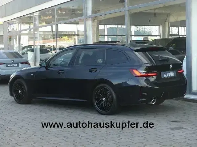 Gebraucht BMW 320 Performance 190 PS (139 kW) 2024 Saphirschwarz Kombi