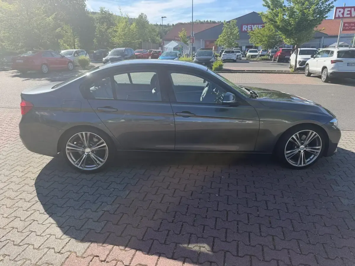 Gebraucht BMW 330 Luxury Line 258 PS (189 kW) 2016 Grau Limousine
