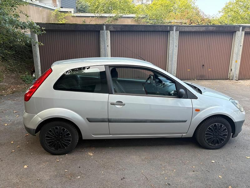 Gebraucht Ford Fiesta 60 PS (44 kW) 2006 Silber Kleinwagen
