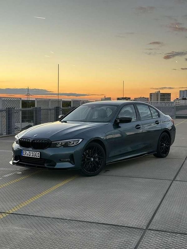 Gebraucht BMW 330e Advantage 292 PS (214 kW) 2019 Andere farben Limousine