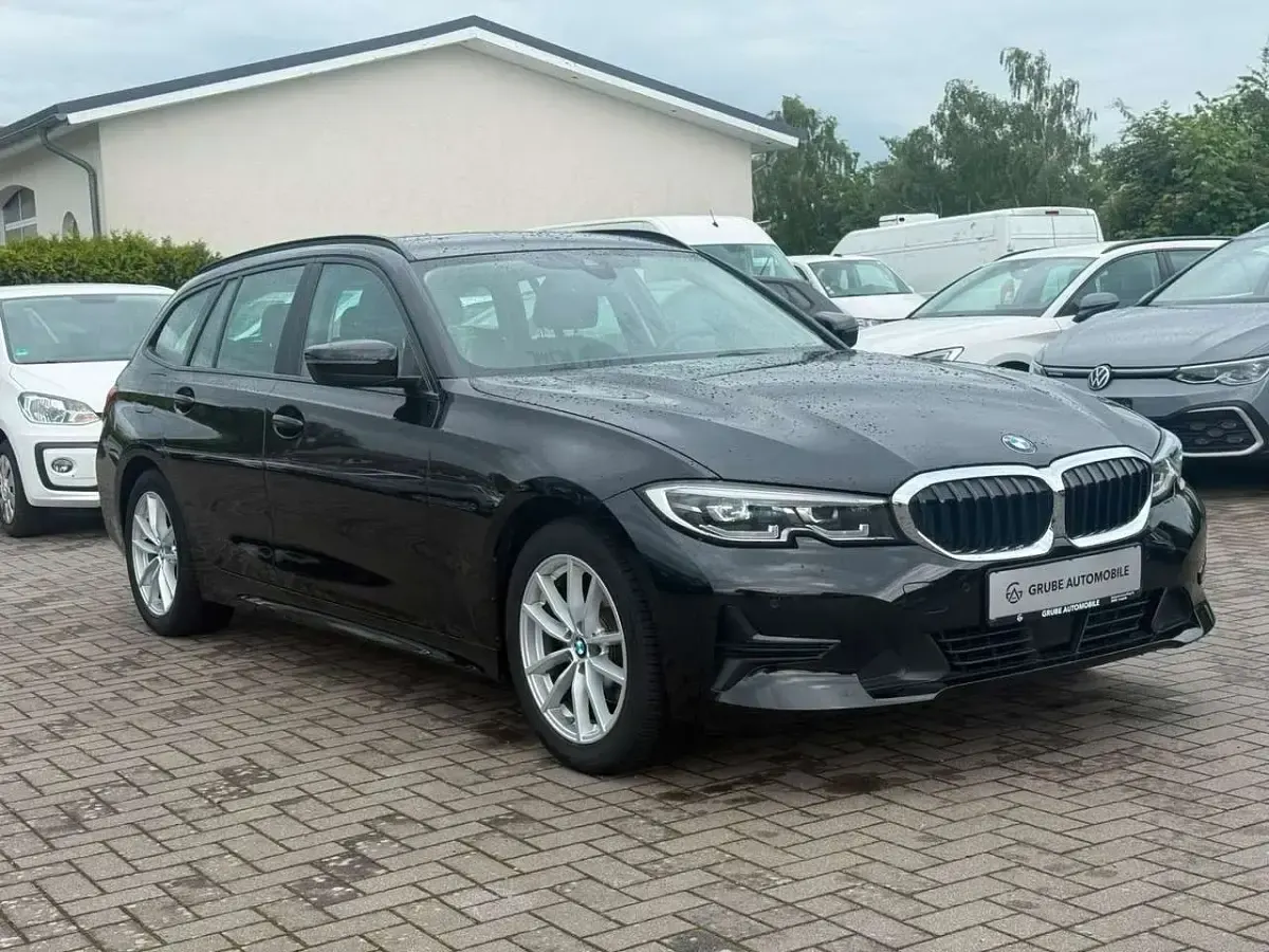 Gebraucht BMW 320 Advantage 190 PS (139 kW) 2020 Schwarz Kombi