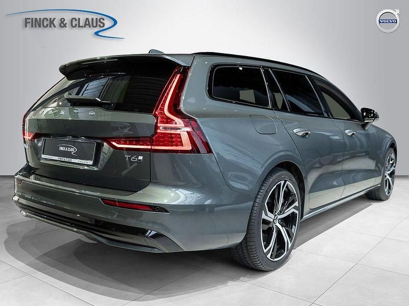 Neu Volvo V60 Plus 349 PS (256 kW) 2026 Grün Kombi