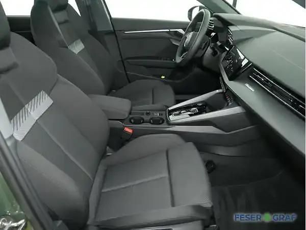 Gebraucht Audi A3 Ambiente 150 PS (110 kW) 2025 Distriktgrün metallic Limousine