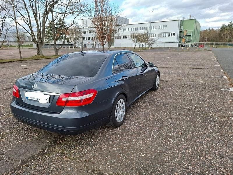 Gebraucht Mercedes E250 204 PS (150 kW) 2009 Grau Limousine