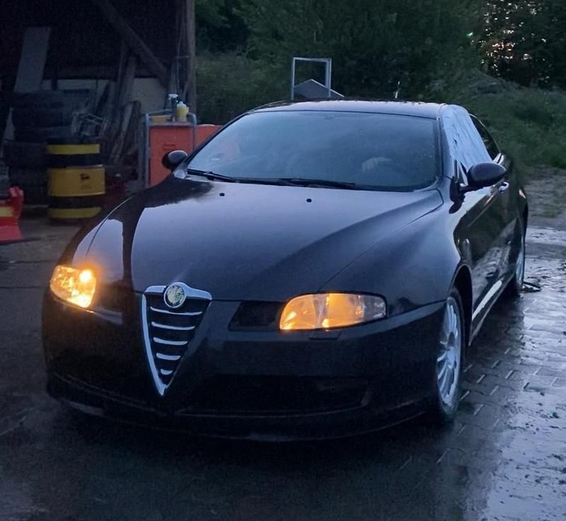 Grau Gebraucht 2005 Alfa Romeo GT Coupé | 1.200 € - Bild 1/4