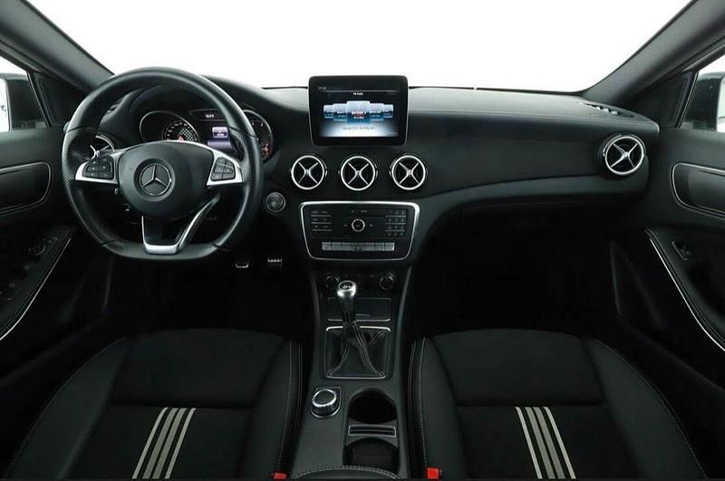 Gebraucht Mercedes A180 122 PS (89 kW) 2017 Weiß Kleinwagen