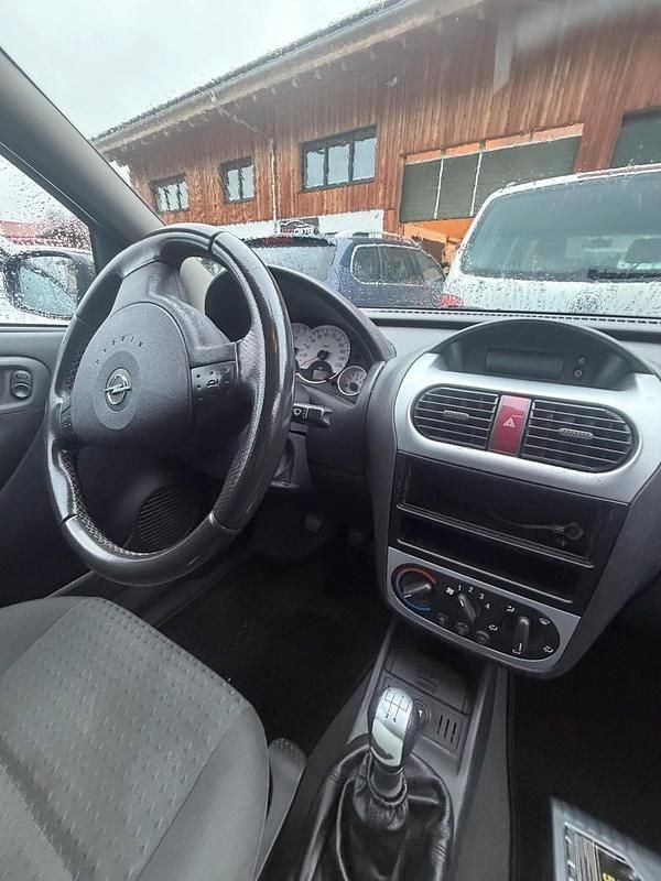 Second-hand Opel Corsa 90 CP (66 kW) 2004 Negru Hatchback