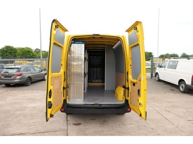 Gelb Gebraucht 2017 Renault Master Van | 15.946 € (Guter Preis) - Bild 1/4
