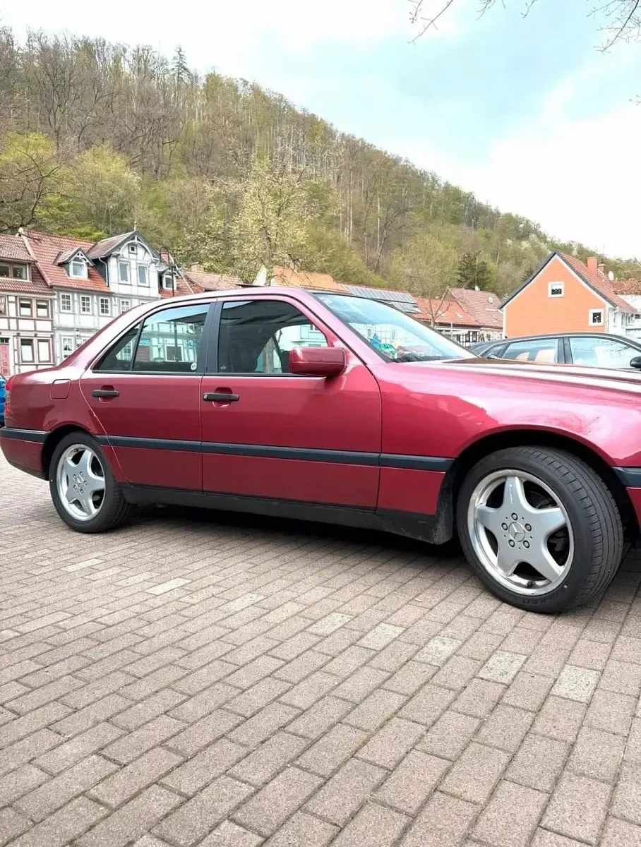 Gebraucht Mercedes C180 122 PS (89 kW) 1994 Rot Limousine