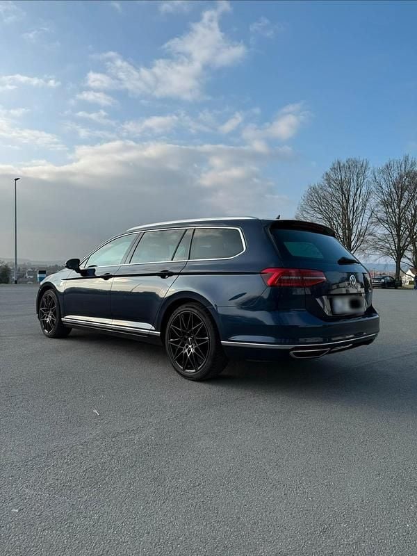 Gebraucht VW Passat 190 PS (139 kW) 2017 Blau Kombi