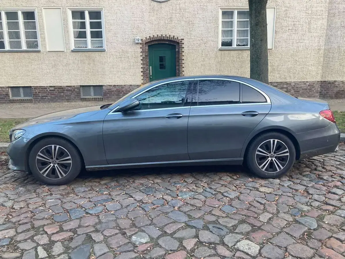 Gebraucht Mercedes E200 Avantgarde 197 PS (144 kW) 2020 Grau Limousine