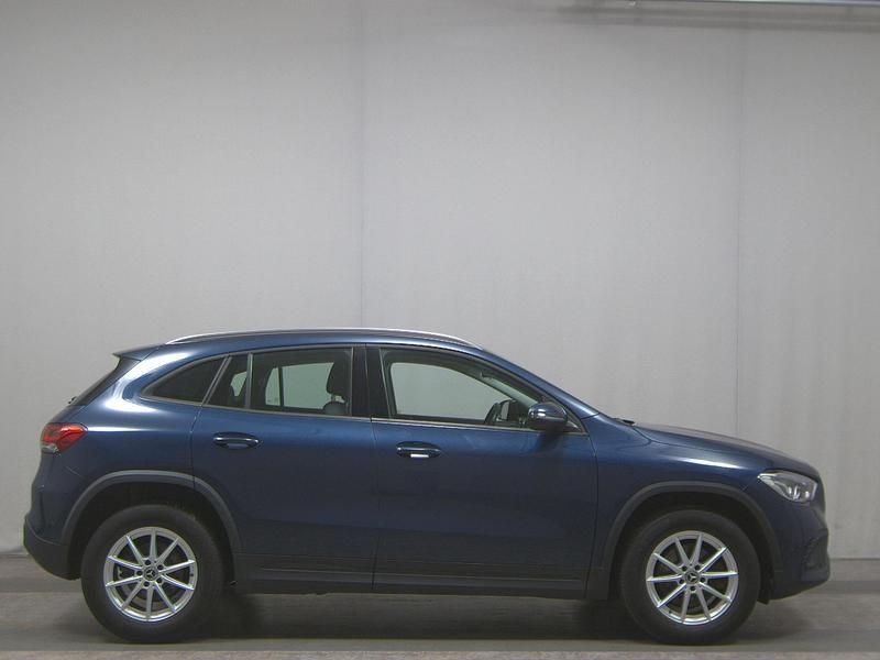 Blau Gebraucht 2021 Mercedes GLA180 SUV | 24.980 € (Superpreis) - Bild 1/4