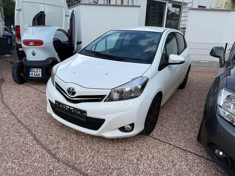 Weiß Gebraucht 2014 Toyota Yaris Limousine | 5.999 € (Guter Preis) - Bild 1/2