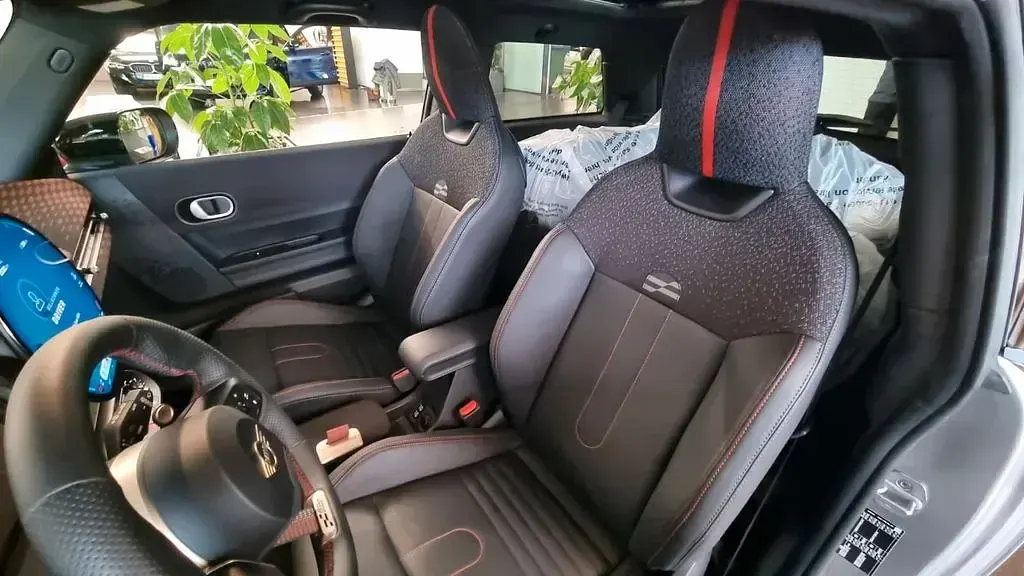 Usata Mini John Cooper Works 156 CV (114 kW) 2024 Argento Utilitaria