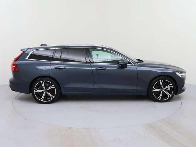 Gebraucht Volvo V60 Plus 398 PS (292 kW) 2025 Blau Kombi