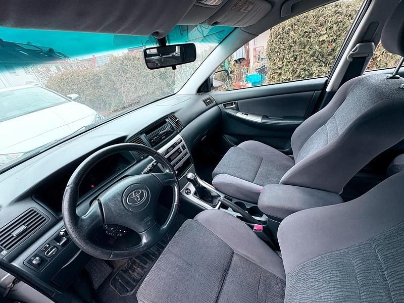 Gebraucht Toyota Corolla 97 PS (71 kW) 2003 Silber Kleinwagen
