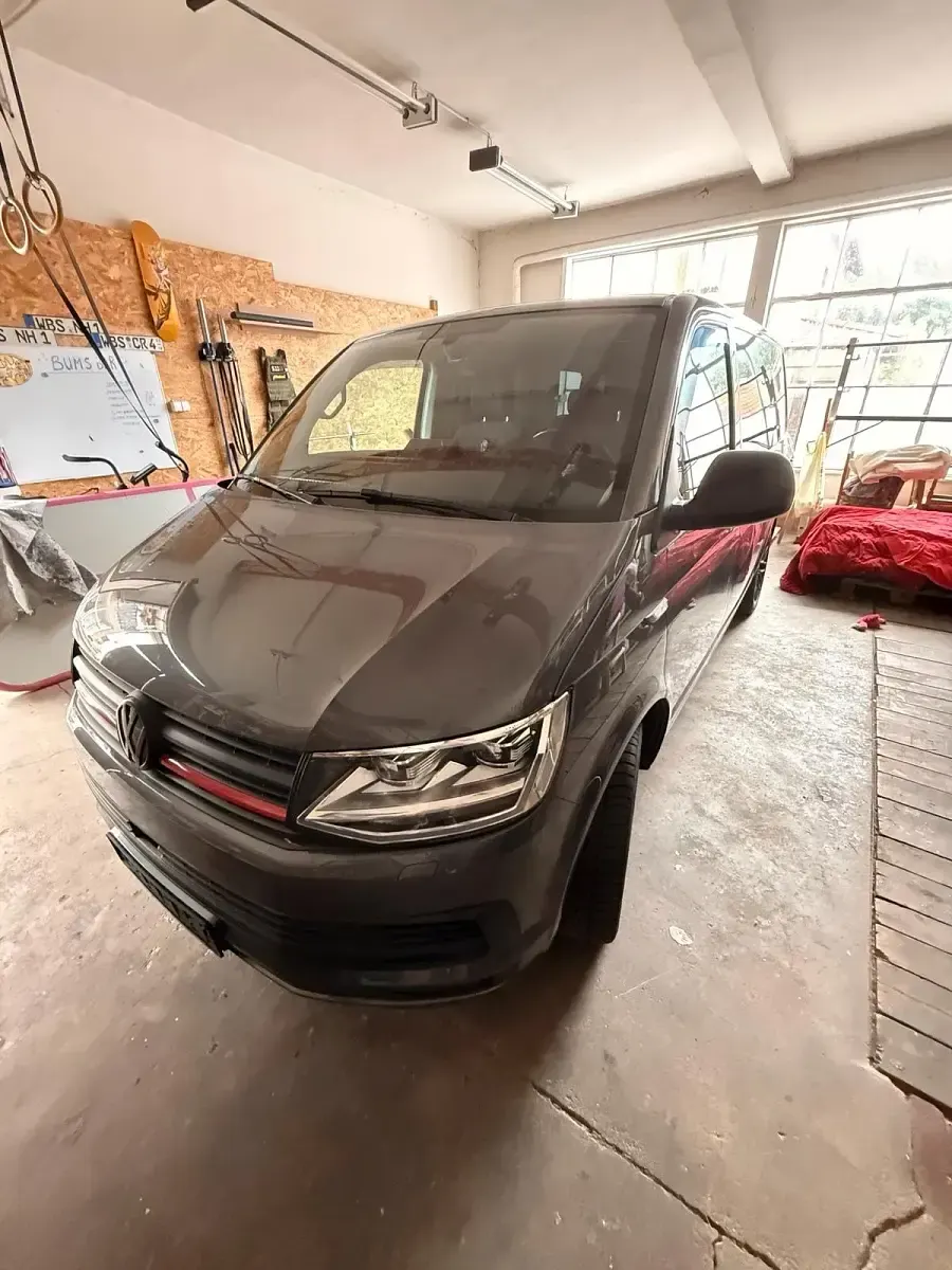 Gebraucht VW Multivan 150 PS (110 kW) 2019 Grau Van / Kleinbus