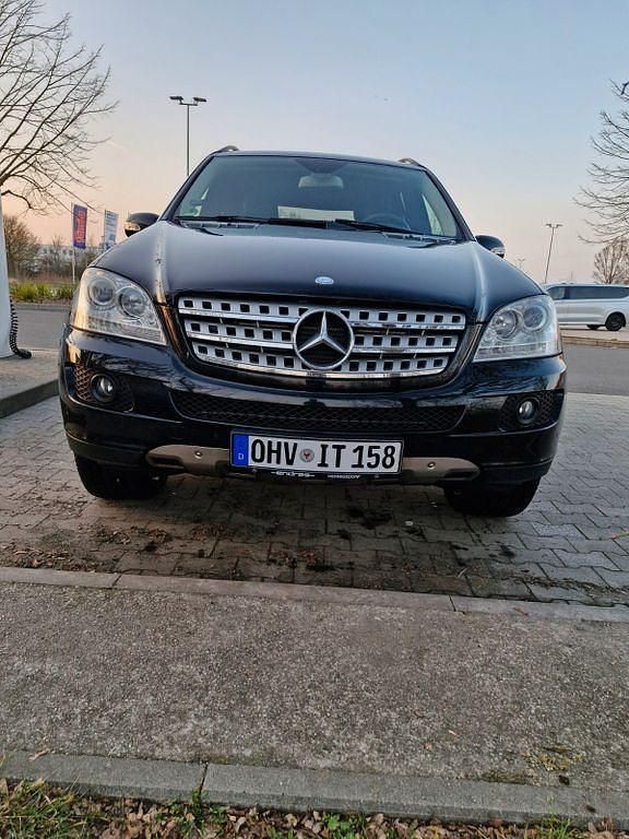 Gebraucht Mercedes ML320 224 PS (164 kW) 2008 Schwarz SUV