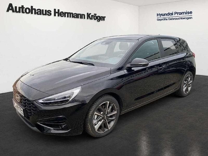 Abyss black / mic Gebraucht 2024 Hyundai i30 Advantage Limousine | 21.290 € (Fairer Preis) - Bild 1/4