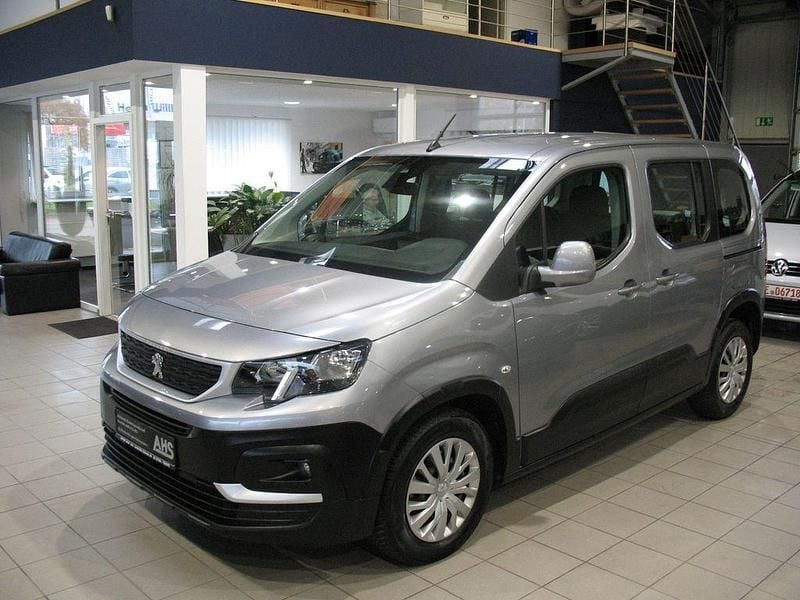 Grau Gebraucht 2021 Peugeot Rifter Active Van / Kleinbus | 14.790 € (Guter Preis) - Bild 1/4