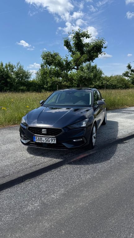 Blau Gebraucht 2023 Seat Leon FR Limousine | 20.750 € (Guter Preis) - Bild 1/4