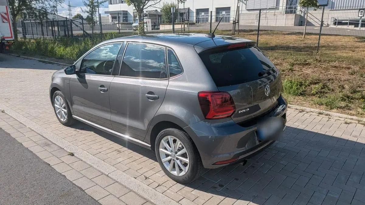 Gebraucht VW Polo LOUNGE 90 PS (66 kW) 2016 Grau Limousine