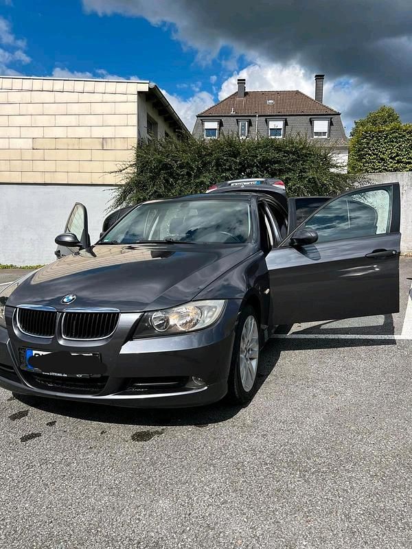 Grau Gebraucht 2005 BMW 320 Limousine | 2.800 € (Fairer Preis) - Bild 1/4