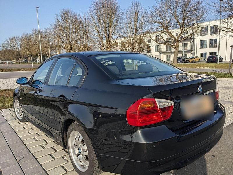 Gebraucht BMW 320 Advantage 177 PS (130 kW) 2008 Schwarz Limousine