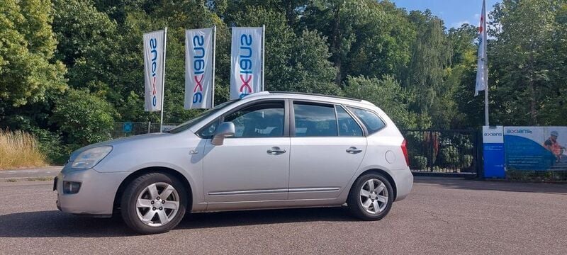 Grau Gebraucht 2009 Kia Carens LX Van / Kleinbus | 2.400 € (Fairer Preis) - Bild 1/4
