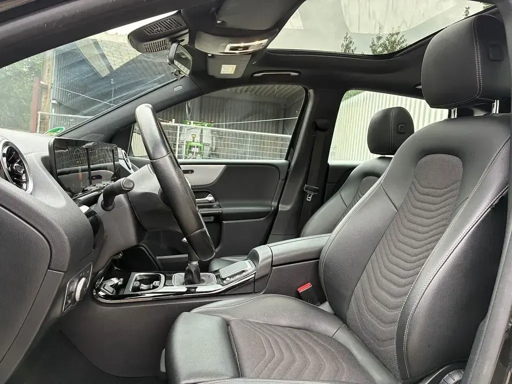 Gebraucht Mercedes B180 116 PS (85 kW) 2021 Schwarz Kleinwagen