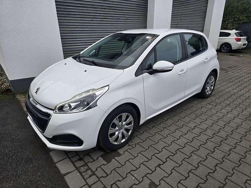 Gebraucht Peugeot 208 102 PS (75 kW) 2019 Weiß Kleinwagen
