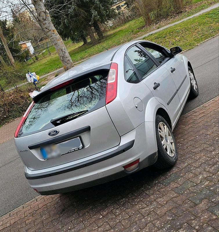 Gebraucht Ford Focus 101 PS (74 kW) 2004 Silber Limousine