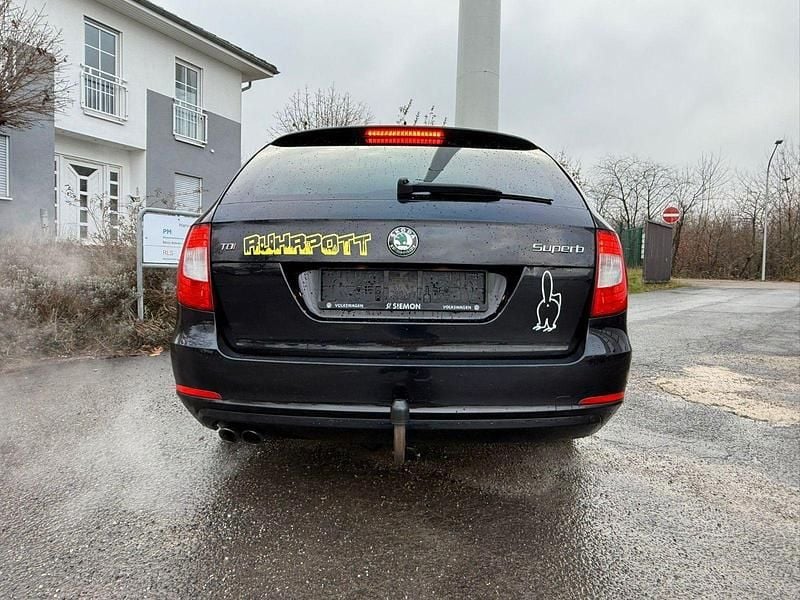 Gebraucht Skoda Superb 140 PS (102 kW) 2013 Schwarz Kombi