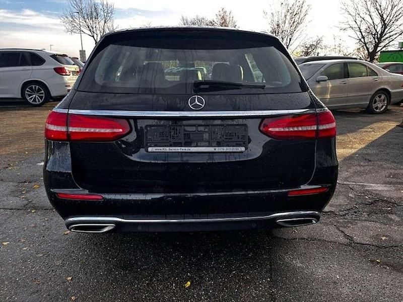 Gebraucht Mercedes E220 194 PS (142 kW) 2017 Obsidianschwarz  metalliclack Kombi