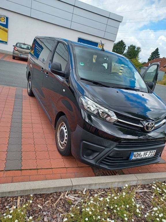 Schwarz Gebraucht 2018 Toyota Proace Van | 18.500 € - Bild 1/4
